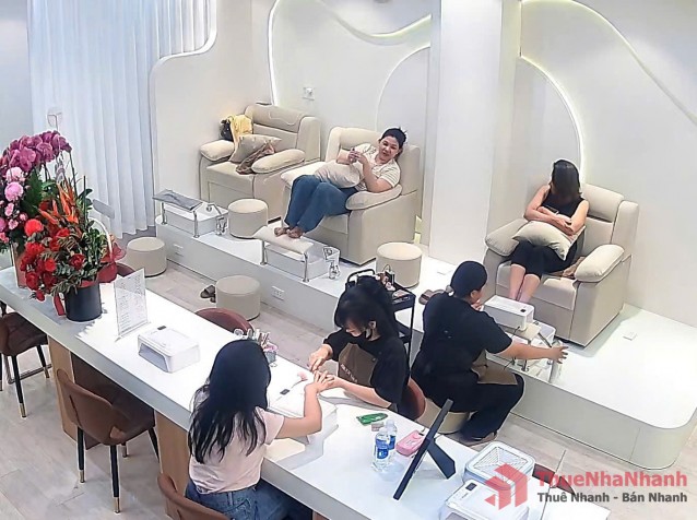 Cho thuê mặt bằng mặt tiền đường Nguyễn Bỉnh Khiêm - góc Lê Duẩn Quận 1.